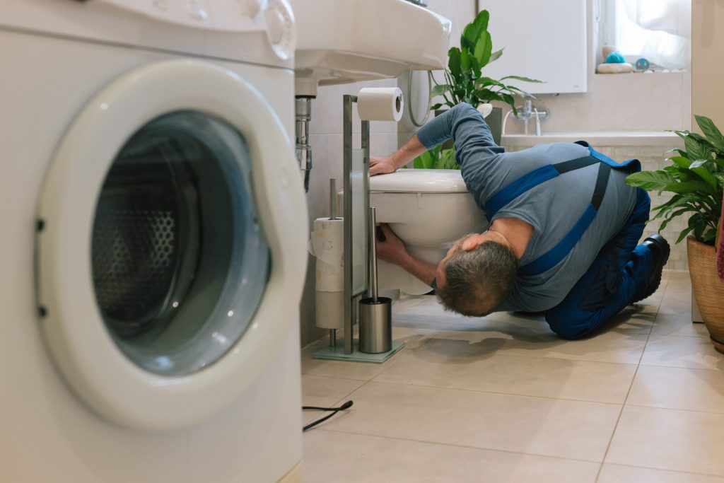 Wall-Hung vs Floor-Mounted Vanities: Which Suits Your Bathroom?